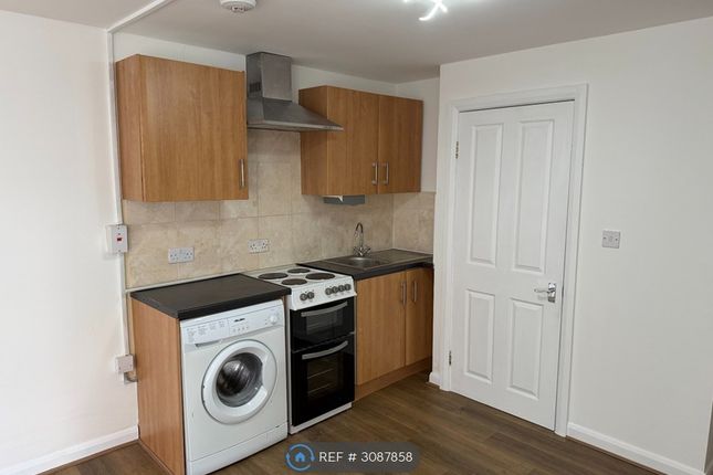 Cleveley Crescent, London photo 4