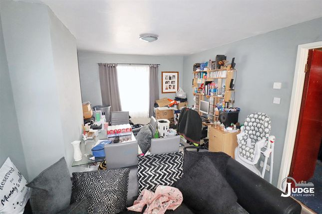 61, Pitchens Close, Leicester photo 5