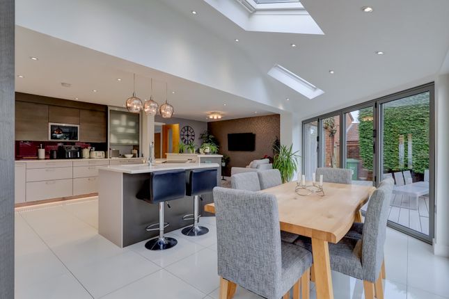 6, Todd Close, Buckinghamshire photo 4