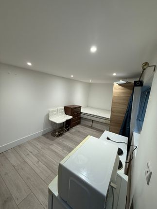 32, Park Crescent, Harrow photo 4