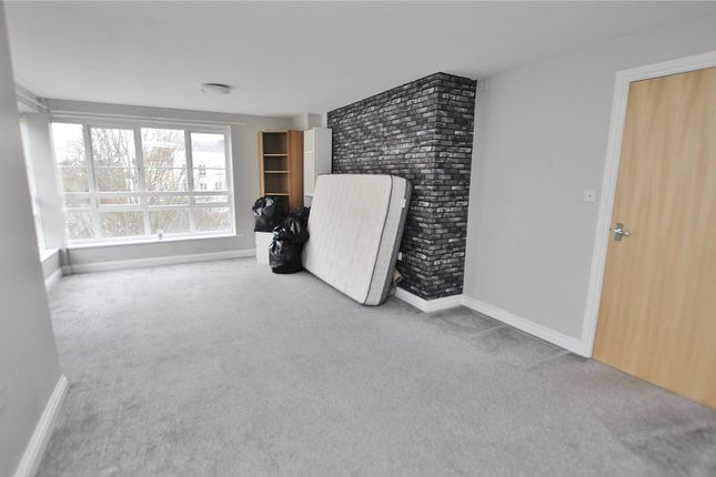 45, Howard Court, Knaphill photo 3