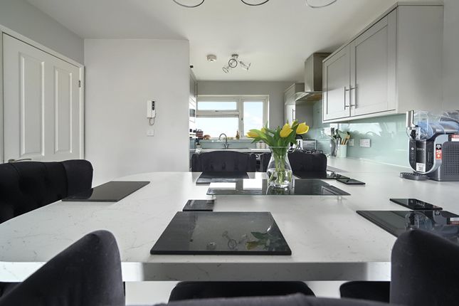 31, Beach Croft, West Sussex photo 4