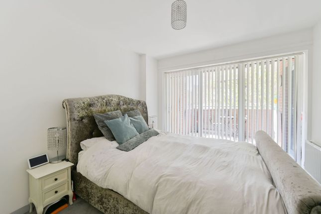 Mullins Place, Clapham Park photo 4