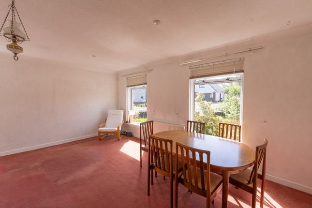 15 Shandon Crescent, Bellshill photo 4