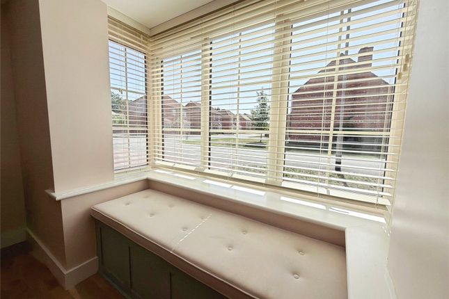 10, Acorn Drive, Lincoln photo 3