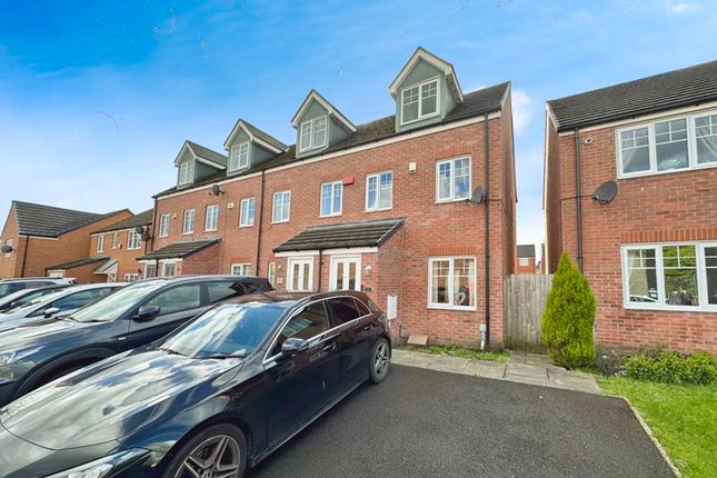 Town house for sale in Redford Street, Bury