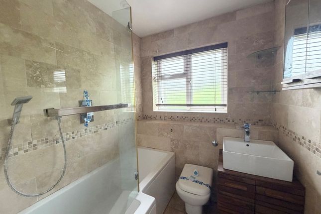 55, Harebeating Crescent, Hailsham photo 3
