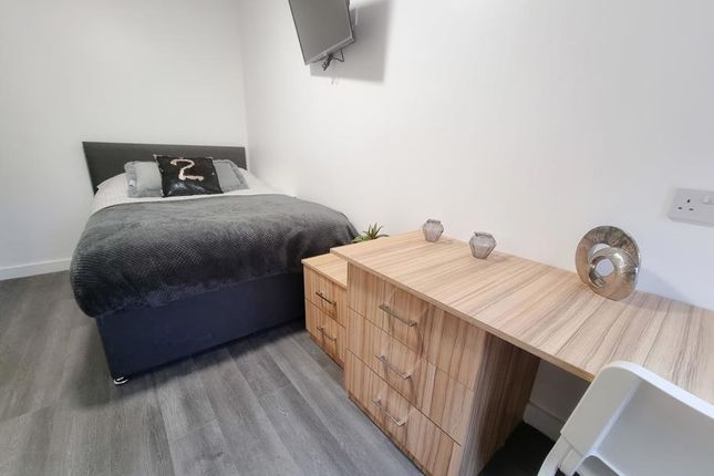 Manor Drive, Leeds photo 3