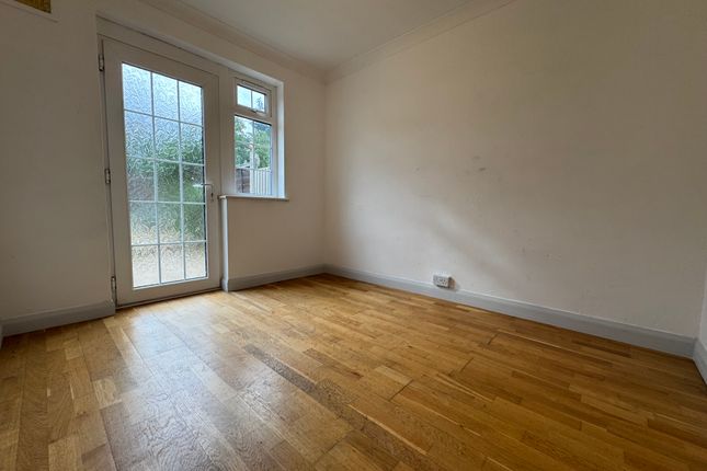 18, Keats Avenue, GRANTHAM photo 4