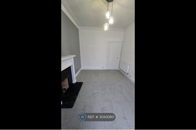 Causeyside St, Flat, Paisley photo 2
