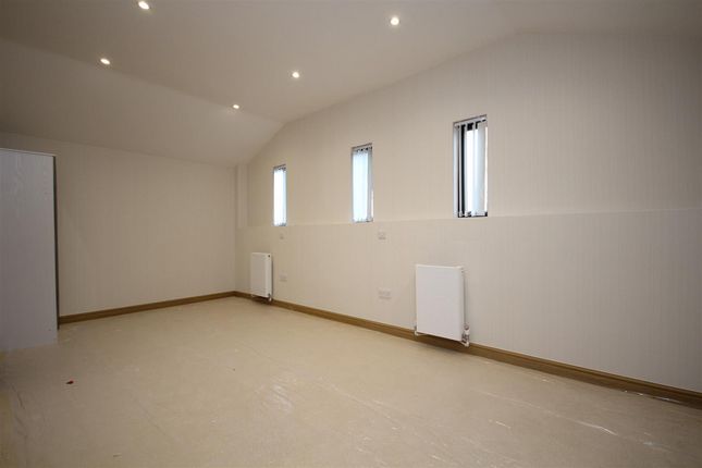 Flat Flat 213, 112-114, North Acton Road, London photo 3
