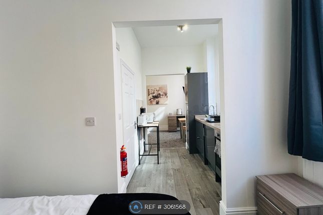 Room, Pierpoint St, Worcester photo 5