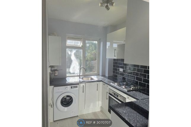 Flat, Tomlins Court South Norwood Hill, London photo 4