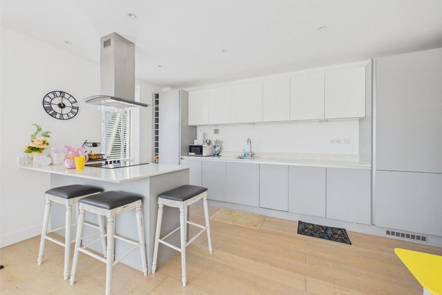 32, Domus Court, Crayford photo 4