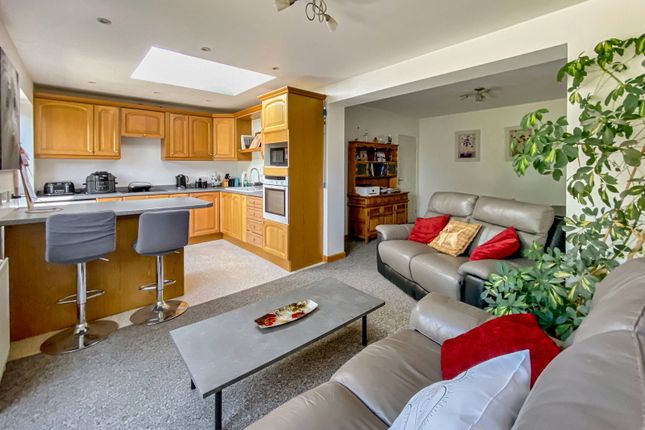 18, Belvoir Gardens, Grantham photo 4