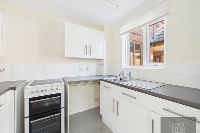 104 Aylesdene Court, Coventry photo 4