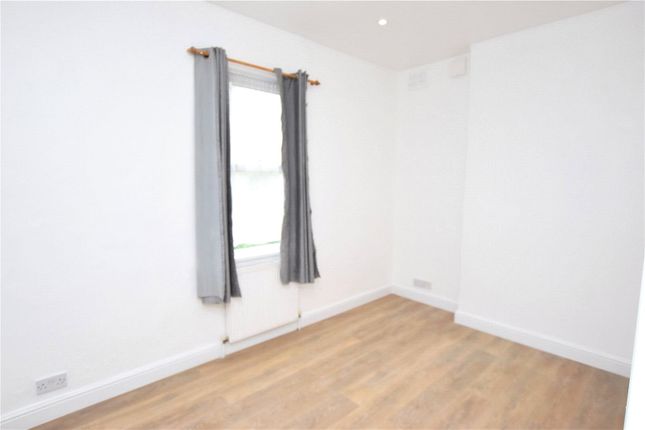 Flat 4, 274, Holmesdale Road, London photo 4