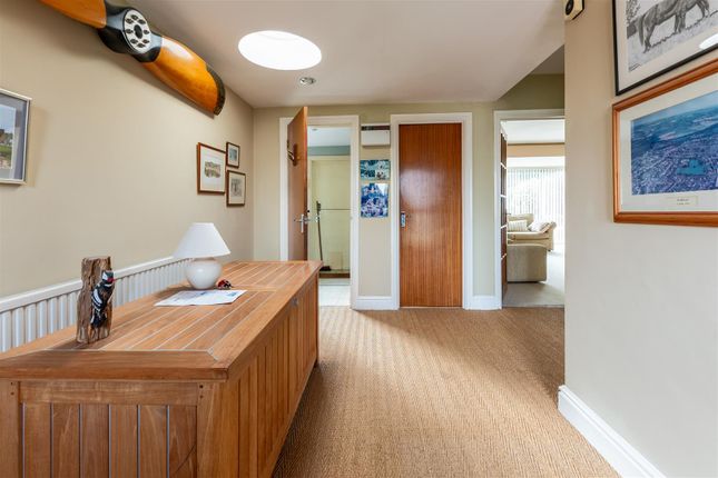 23, Witney Close, Bristol photo 3