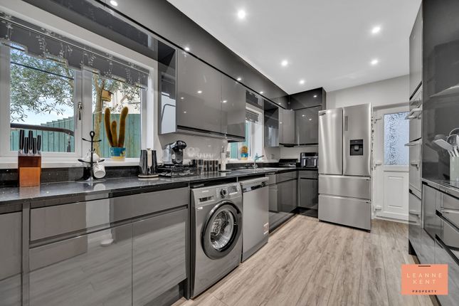 21 Llanarth Street, Caerphilly photo 3