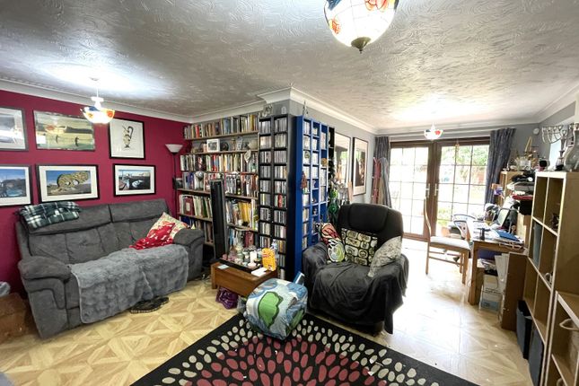 33, Abbey Way, Milton Keynes photo 2