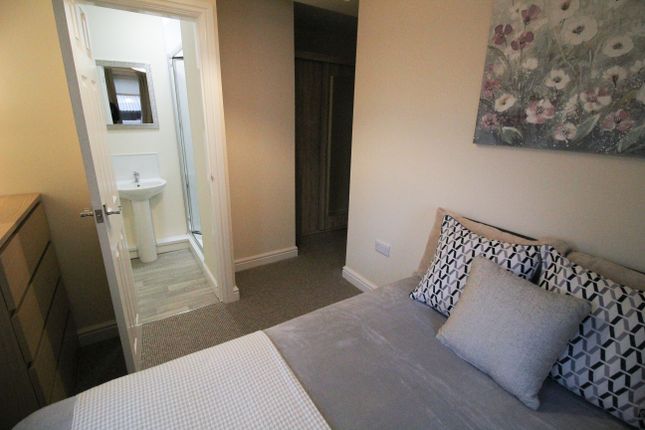 Room to rent in Windmill Avenue, Conisbrough