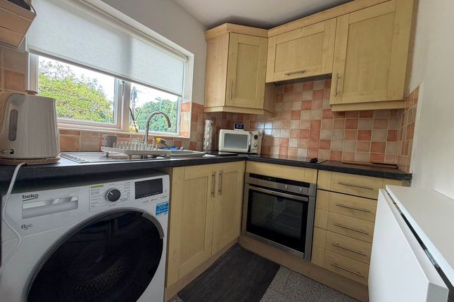 73 Heaton Gardens, South Shields photo 3