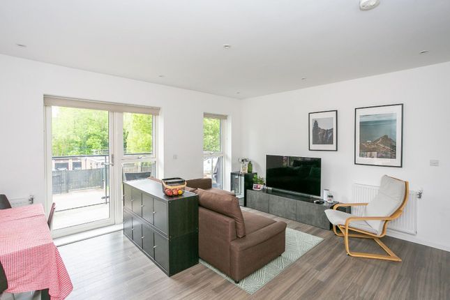 Henbury Way, Bushey photo 3