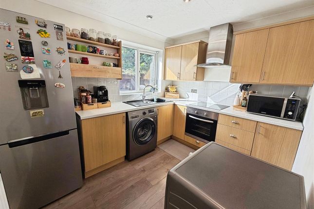 37, Laburnum Close, Red Lodge photo 2