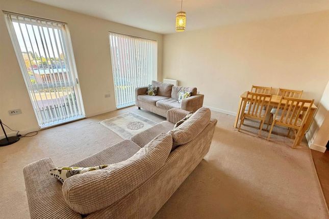 158, Monticello Way, Coventry photo 2