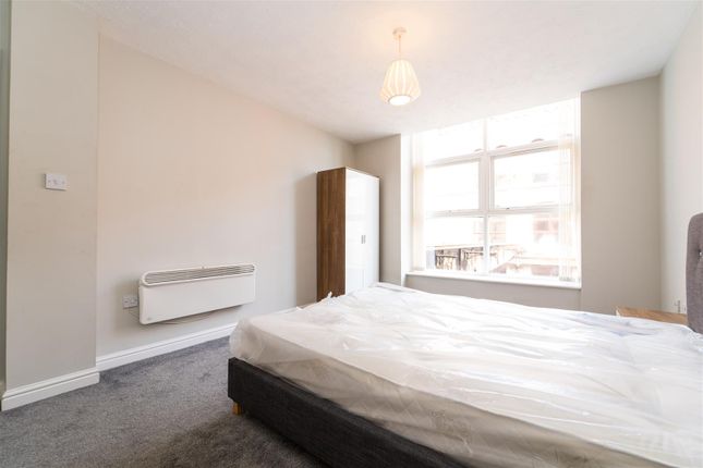 Flat to rent in Lower Vickers Street, Manchester