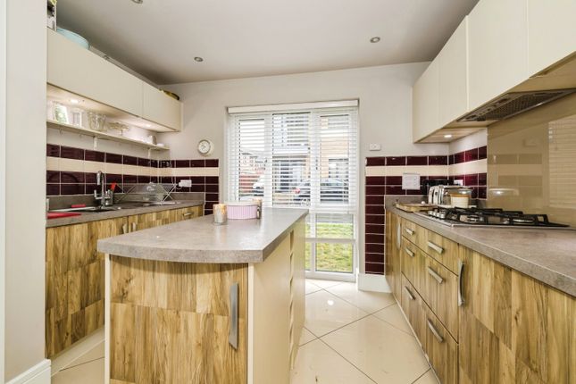 89, Kesteven Way, Corby photo 4