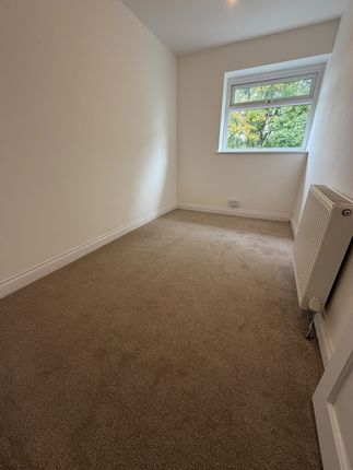 27, Middlesex Road, STOCKPORT photo 4