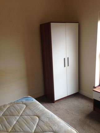 Room to rent in Somerset Road, Hyde Park, Doncaster