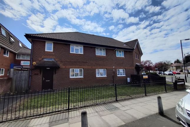 Flat to rent in Canterbury Road, Morden
