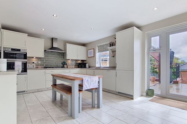 14, Lockgate Rise, Bradford photo 2