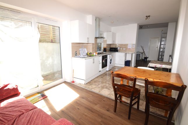 49, Roydene Road, London photo 4