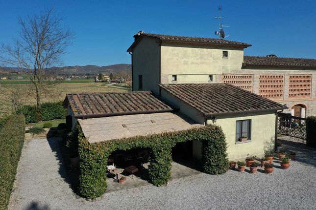 Country house for sale in Via Umbria, San Giustino, Perugia, Umbria, Italy