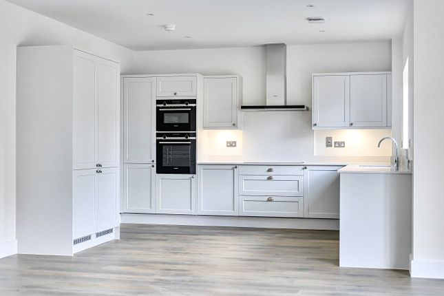 16, Lilly Wood Lane, Thatcham photo 3