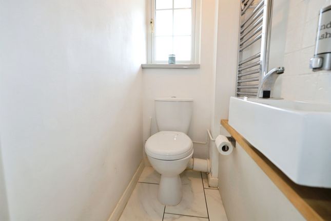 7, Pheasant Close, Kidderminster photo 4