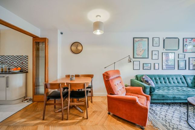 Sandra Close, New Road, London, N22, Wood Green photo 4