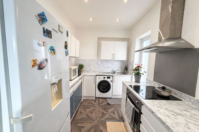 200 Gantshill Crescent, Ilford photo 4