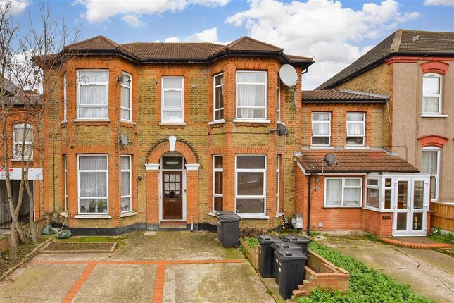 Flat for sale in Mansfield Road, Ilford, Essex