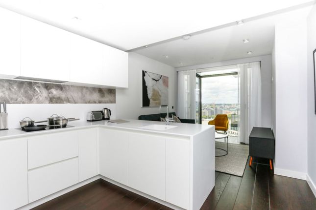 Thumbnail Flat to rent in Southbank Place, London