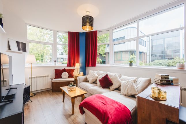 Flat 10, Dauntsey House, Westlea photo 3