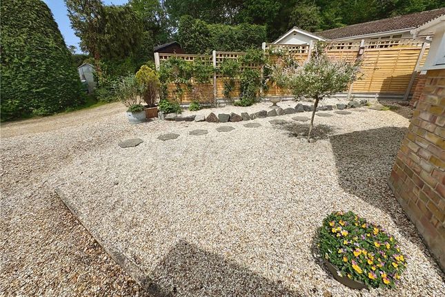 86, Cupernham Lane, Hampshire photo 2