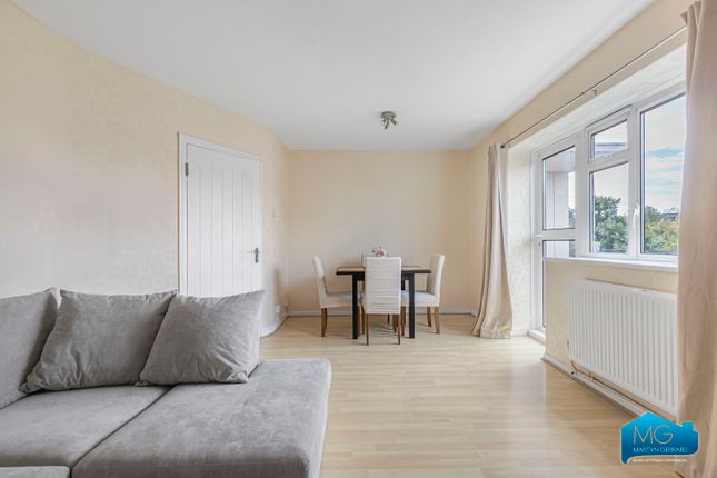 Oakleigh Park North, London photo 3