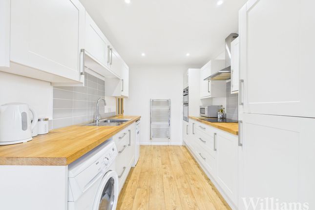 9, Hawleys Lane, Aylesbury photo 3