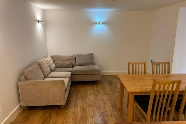 Flat to rent in Campbell Road, London