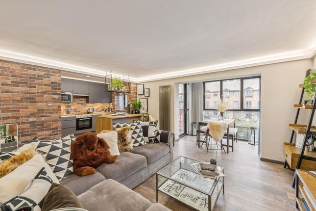 Flat for sale in Lancaster Drive, Canary Wharf, London