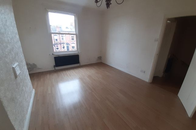 18, Barton Grove, Leeds photo 5